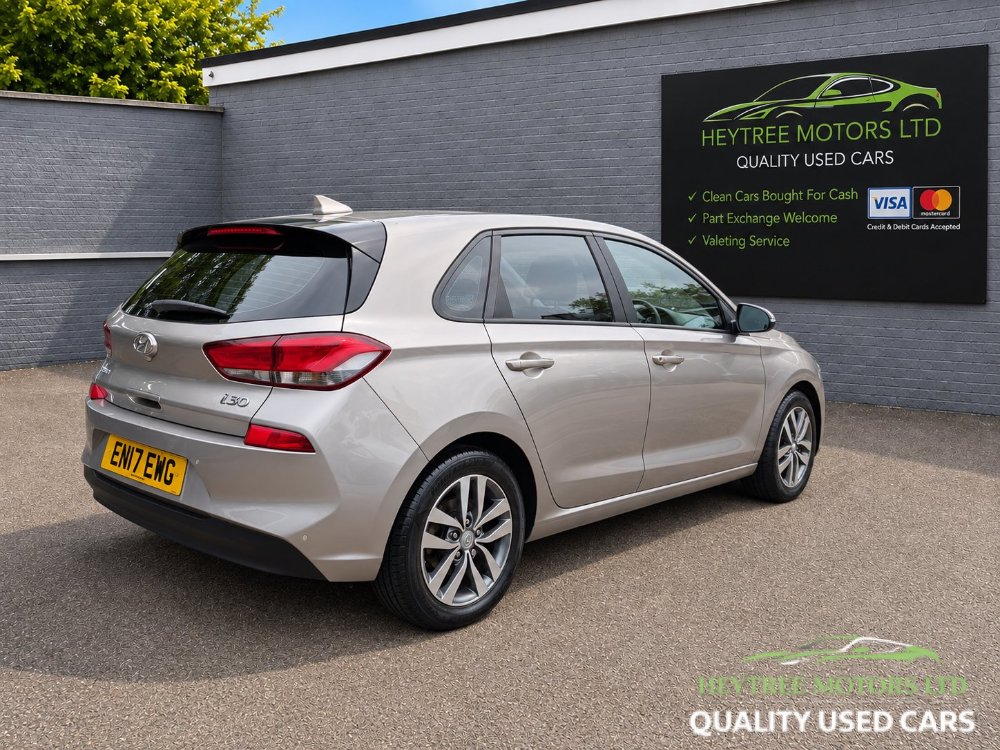 White 2017 Hyundai i30 1.0 T-GDi Blue Drive SE Nav Hatchback 5dr Petrol Manual Euro 6 s/s 120 ps in Blackpool